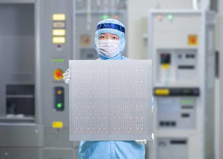 DSP-100: Il nuovo sistema di packaging a livello di Pannello da 600 mm lanciato da Nikon rivoluziona la produzione di chip