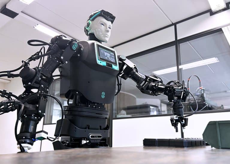 STMicroelectronics adotta gli umanoidi di Oversonic: debutto operativo nei siti globali